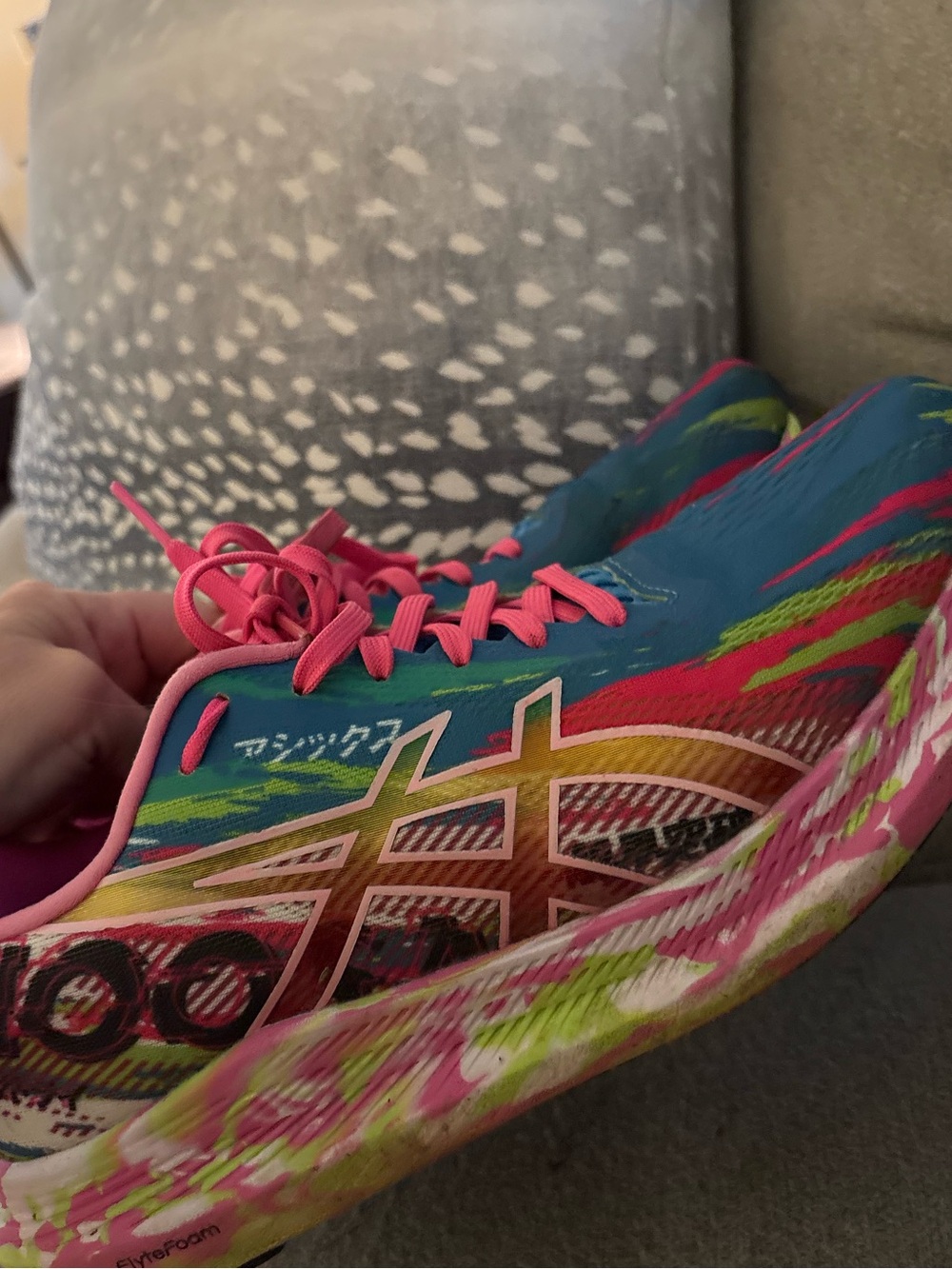 ASICS Noosas Tri 13 women’s 8.5 digital aqua and hot pink running shoes